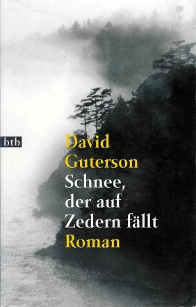 Guterson, Schnee, der auf Zedern fällt.